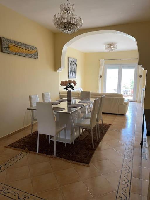Appartement En Residence + Grande Terrasse Sur Le Toit Saïdia Exterior foto